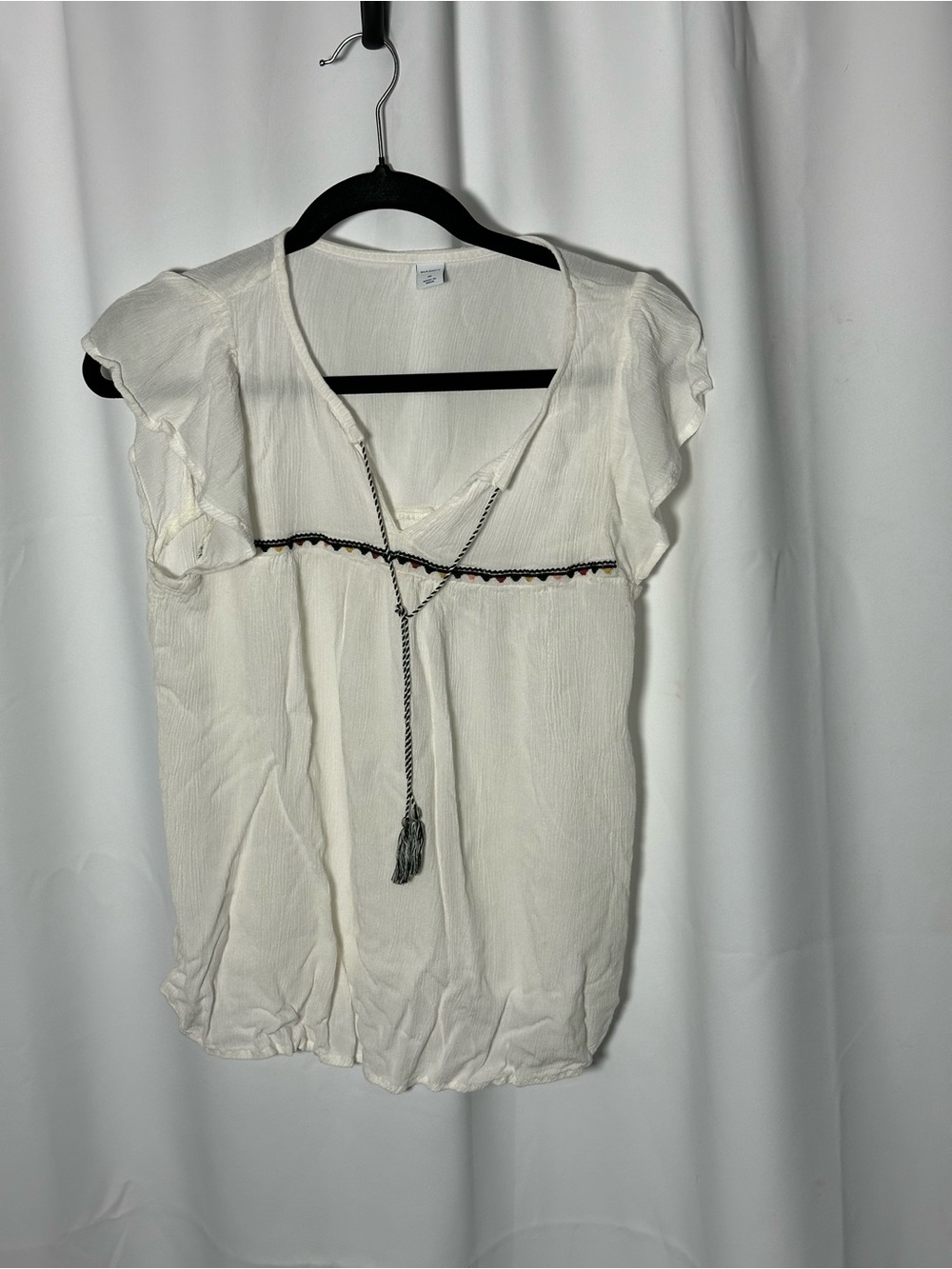 Old navy Women’s Cream Ruffle Sleeve Tie-Front Top